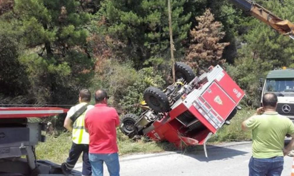 Εύβοια: Κατά την διάρκεια κατάσβεσης πυρκαγιάς ανατράπηκε πυροσβεστικό